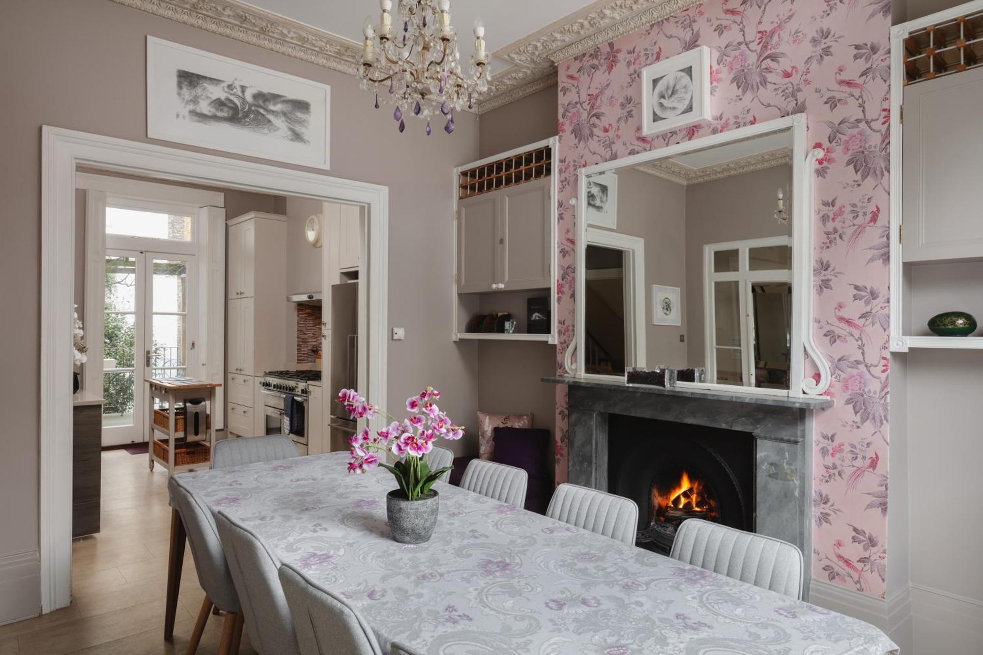 Central House Zone 1 * London